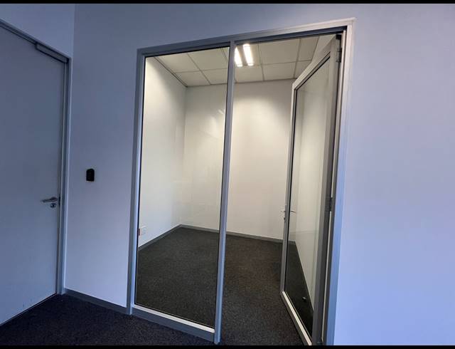534M² OFFICE TO LET IN ROSEBANK
